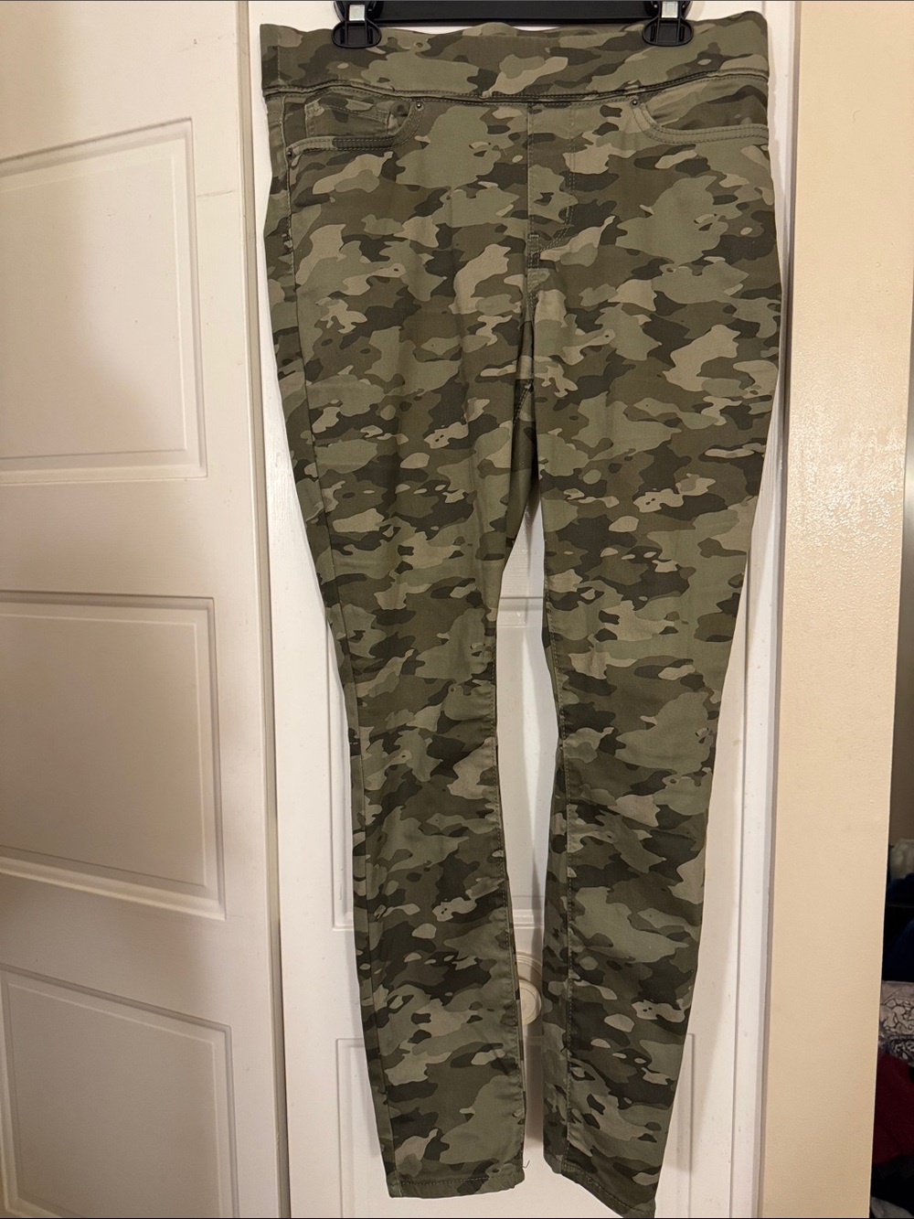 Signature by Levi Strauss Women’s Totally Skinny Jeans- Camo Khaki Green